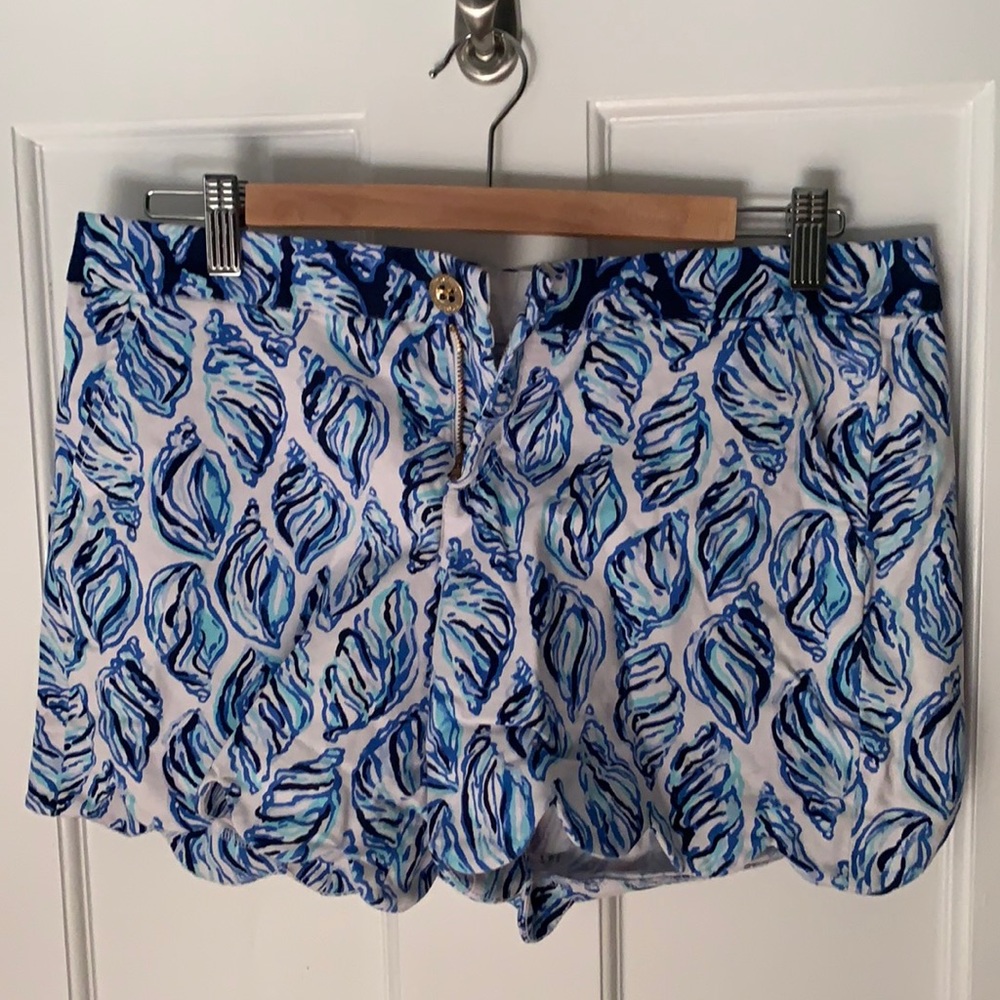 Lilly Pulitzer scalloped blue shell print shorts